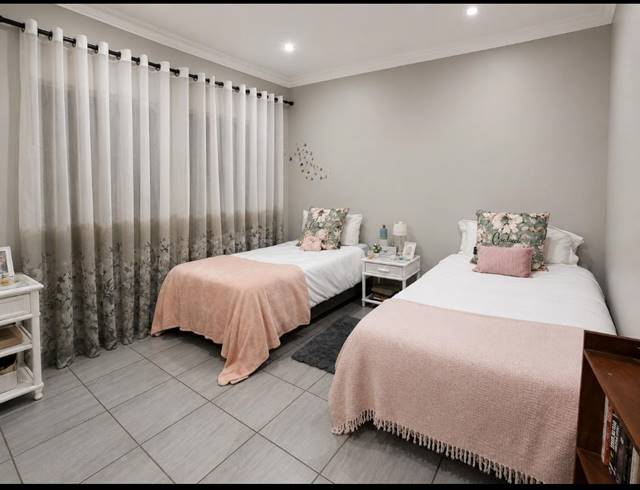 3 BEDROOM TOWNHOUSE FOR SALE IN ARCON PARK